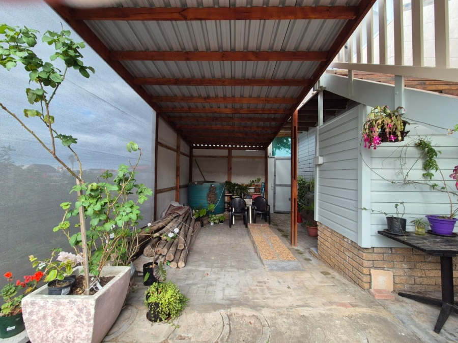 4 Bedroom Property for Sale in Stilbaai Wes Western Cape